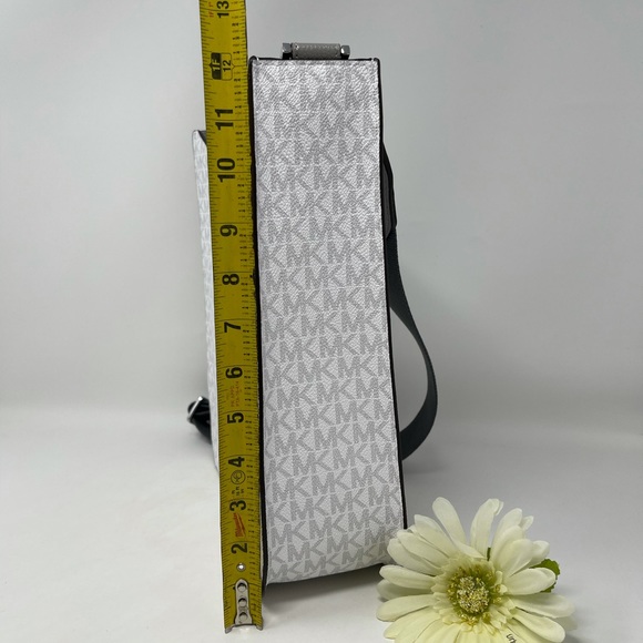 Michael Kors Briley Large Messenger and Wallet - Picture 5 of 16